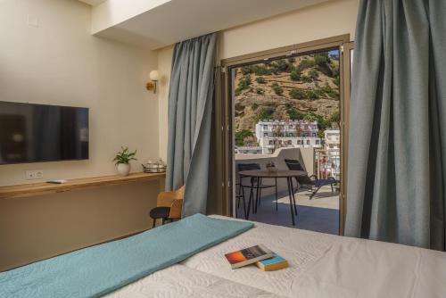 Un pat sau paturi într-o cameră la Sunlight Hotel