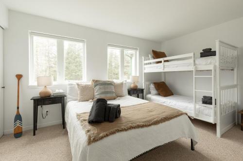 Cama o camas de una habitación en 2-Level Home - Tremblant Mountain View - Fireplace