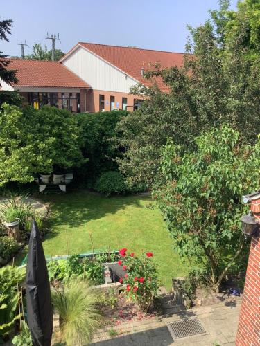 Jardín al aire libre en Fewo Frieda