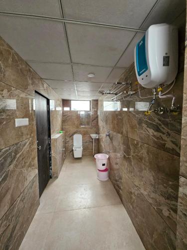 Un baño de hotel leo