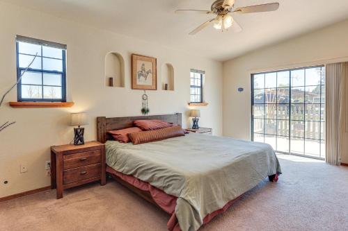 Ένα ή περισσότερα κρεβάτια σε δωμάτιο στο Walk to State Park Secluded Retreat in Las Cruces