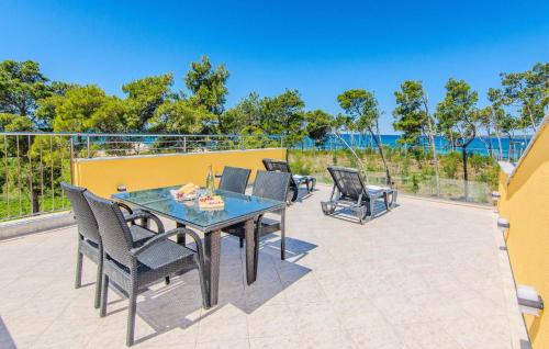 Amazing Apartment In Privlaka With Wifi