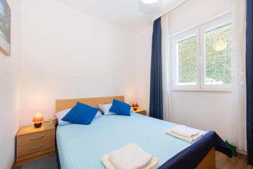 Ένα ή περισσότερα κρεβάτια σε δωμάτιο στο Apartments Doko, Zaton Bay