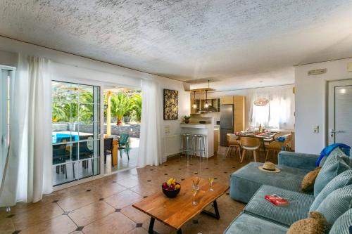 Villa Alpha by Villa Plus