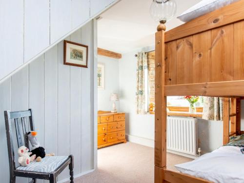 a bedroom with a bunk bed and a staircase at 4 Bed in Gillingham 80670 in West Stour