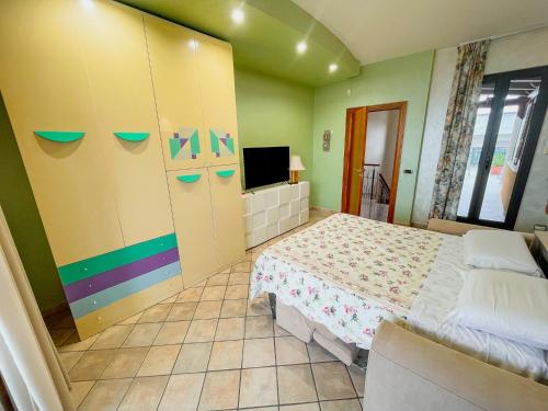 Μια τηλεόραση ή/και κέντρο ψυχαγωγίας στο Nicla Apartment