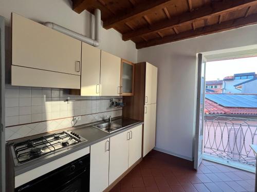 a kitchen with a sink and a stove at Casa Dell'Era in Treviglio
