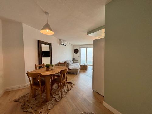 Photo de la galerie de l'établissement O Fabuleux * 2 chambres * Parking * Clim* WIFI/TV, à Avignon