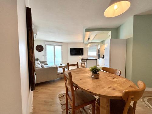 Photo de la galerie de l'établissement O Fabuleux * 2 chambres * Parking * Clim* WIFI/TV, à Avignon