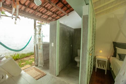 a bathroom with a shower and a toilet at Barrinha dos Ventos Barrinha de Baixo Ceara Quartos Casas Kitesurf in Acaraú