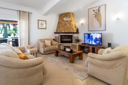 Casa Brava 6 Bedroom Villa with Pool