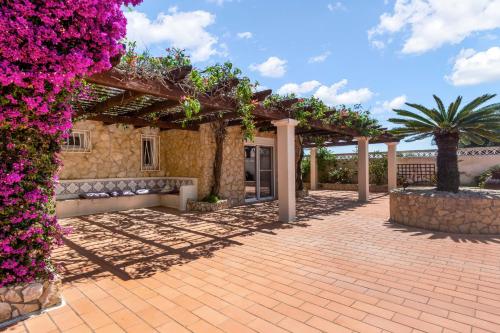 Casa Brava 6 Bedroom Villa with Pool
