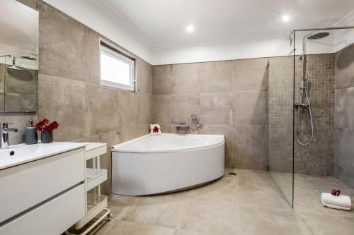 Casa Brava 6 Bedroom Villa with Pool
