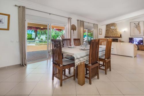 Casa Brava 6 Bedroom Villa with Pool
