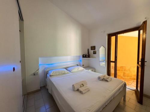 a bedroom with a bed with two towels on it at Green View, Geremeas, Sardegna in Maracalagonis