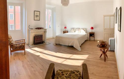 Ένα ή περισσότερα κρεβάτια σε δωμάτιο στο Awesome Apartment In Ajaccio With Wifi