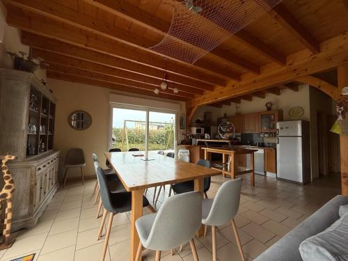 Kuchyň nebo kuchyňský kout v ubytování maison a 400m de la mer