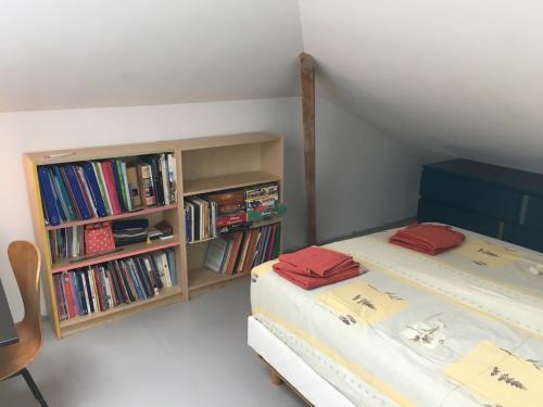 Photo de la galerie de l'établissement Appartement en duplex en face du métro, à Montreuil