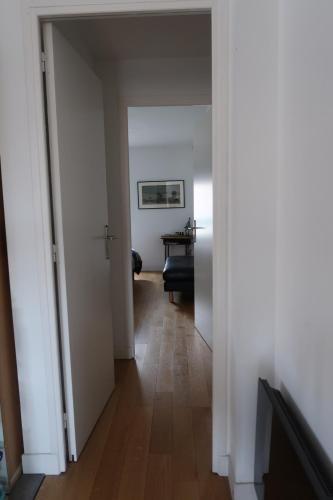 Photo de la galerie de l'établissement Appartement en duplex en face du métro, à Montreuil