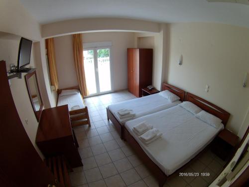 Postel nebo postele na pokoji v ubytování Hotel Akrogiali