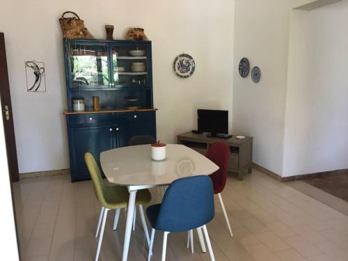 a dining room with a table and chairs and a television at Villa Azzurra REITANI in San Lorenzo