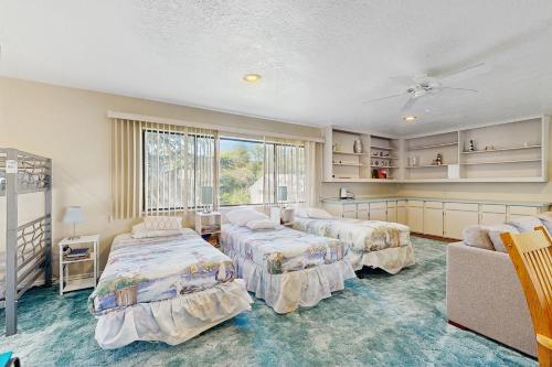 Ένα ή περισσότερα κρεβάτια σε δωμάτιο στο Lollipop Lakehouse