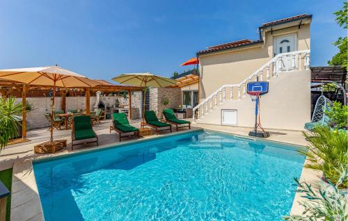 Beautiful Home In Kavran With Kitchen