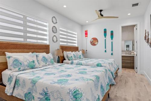 a bedroom with two beds and a bathroom at Casa Del Mar- Luxury Waterfront Pool Home, 45' Dock in Marathon