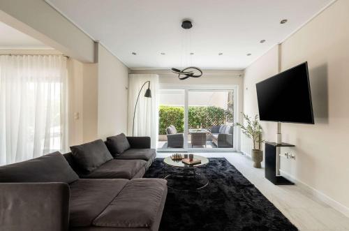 Elegant 3BD Seaside Villa With Sea View In Vari