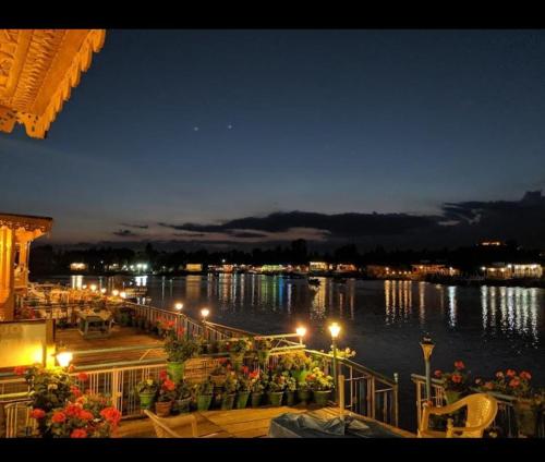 Vue sur la rivière ou le fleuve situé(e) à proximité de l'hôtel