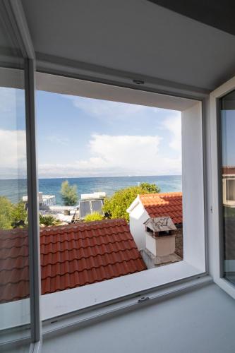 Gallery image of Crystal Sea in Sutivan
