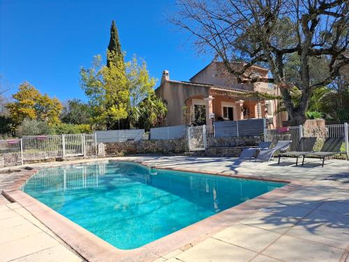 Maison Harmonia! Private Pool, BBQ, AC and Playground