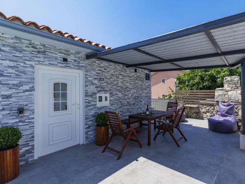 Apartment Tatiana by Interhome