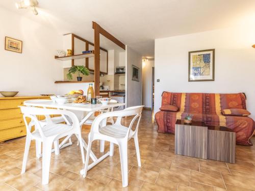 Apartment Les Maisons sur la Plage-3 by Interhome