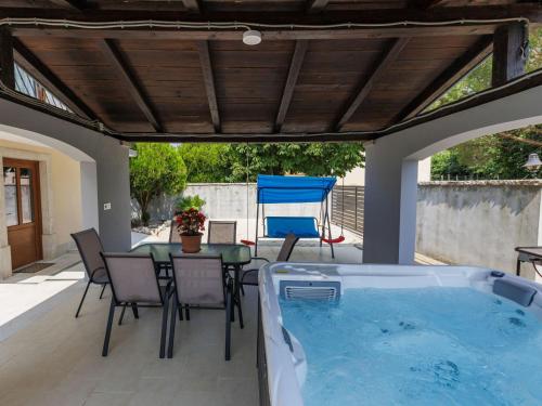 Πισίνα στο ή κοντά στο Holiday Home Mauro by Interhome