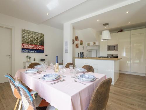 Η κουζίνα ή μικρή κουζίνα στο Villa Villa D by Interhome