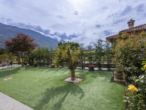 Κήπος έξω από το Villa Villa D by Interhome