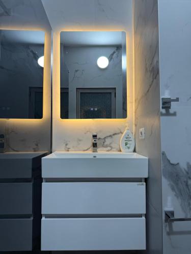 ヴェリポジェにあるFishta Apartmentのギャラリーの写真
