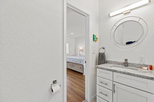 Koupelna v ubytování Ocean Isles #123 - Ocean Views, Resort Style Pool