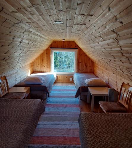 a room with several beds and a window at Pauka Holiday House in Palli