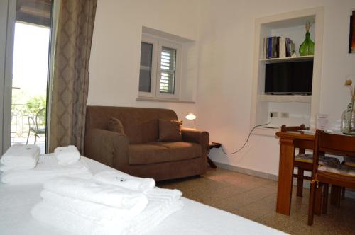 a living room with a bed and a couch at Villa Irene Pisticci-Matera in Pisticci