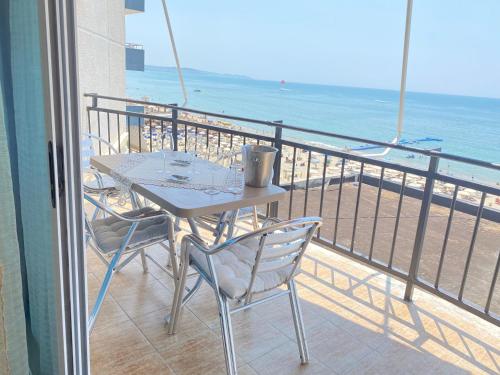 Solei Apartment Sea View Golem