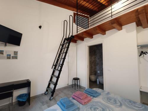 a ladder in a living room with a table at Agriturismo Cascina Lert in Marone