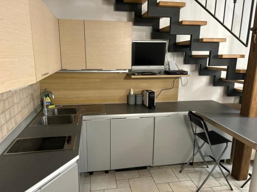 Η κουζίνα ή μικρή κουζίνα στο Casa Vacanze Torre Viterbo