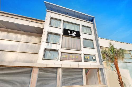 a building with a sign that reads rideo at Super Hotel O Kanode Gate Formerly Hotel Dhruv in Rewāri