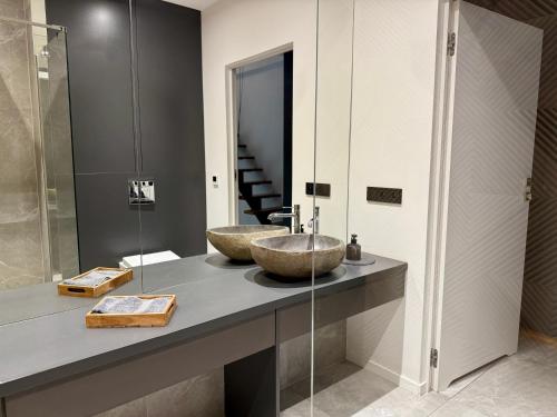 Ένα μπάνιο στο Dolina Słońca obok Suntago - nowoczesne domy z jacuzzi