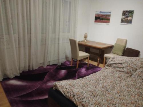 Fotografie z fotogalerie ubytování Big spacy Room for 2 person,close to trade fair, free parking, supermarket near v Frankfurtu nad Mohanem