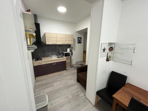 Kuchyň nebo kuchyňský kout v ubytování Happy Hostel