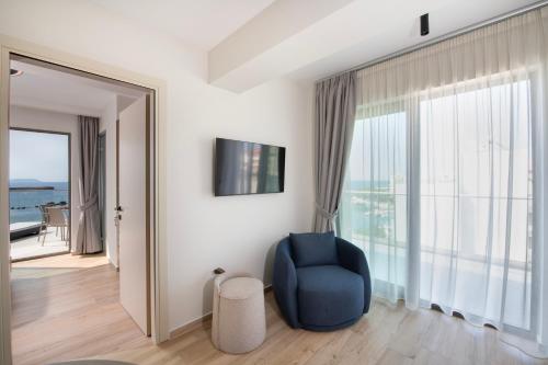 Μια τηλεόραση ή/και κέντρο ψυχαγωγίας στο EdgeWater Beach Hotel