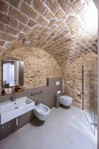 Un baño de Borgo Baccile by Vini Fantini